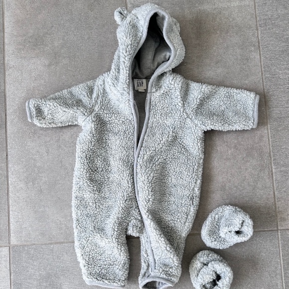 EUC Grey Sherpa Baby Bunting Suit with Booties Size 0-3M - Picture 1 of 6